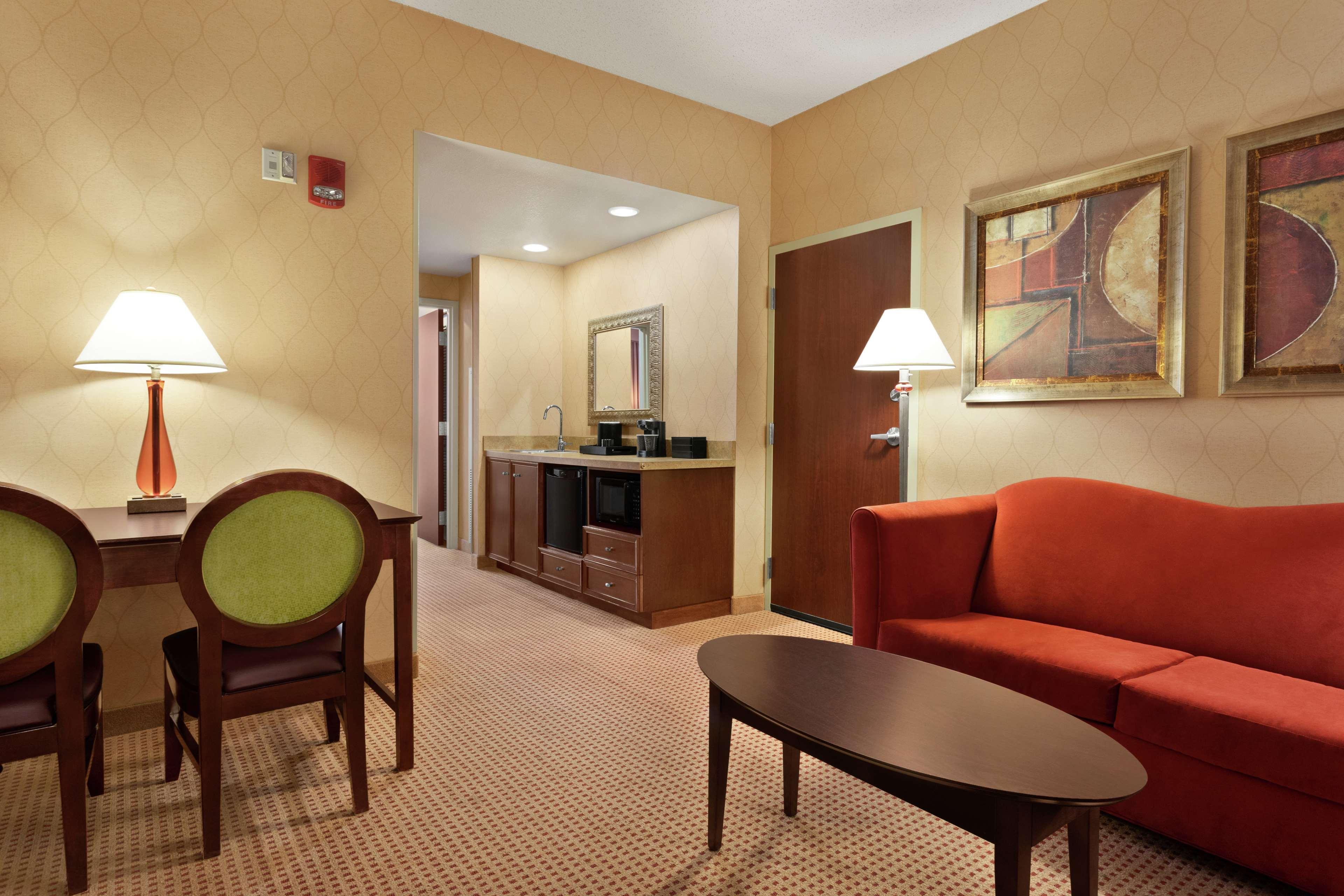 Embassy Suites Huntsville Bagian luar foto