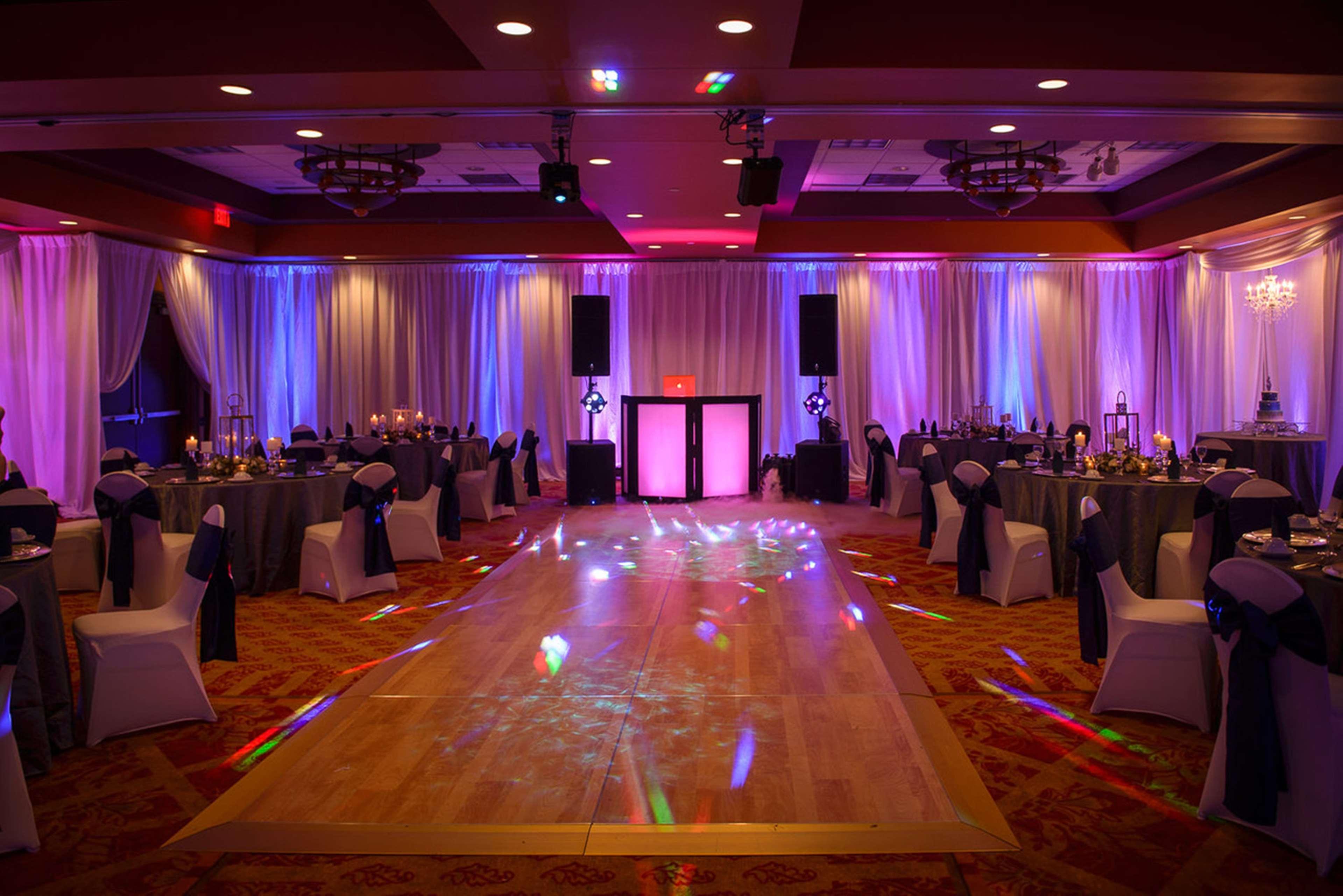 Embassy Suites Huntsville Bagian luar foto