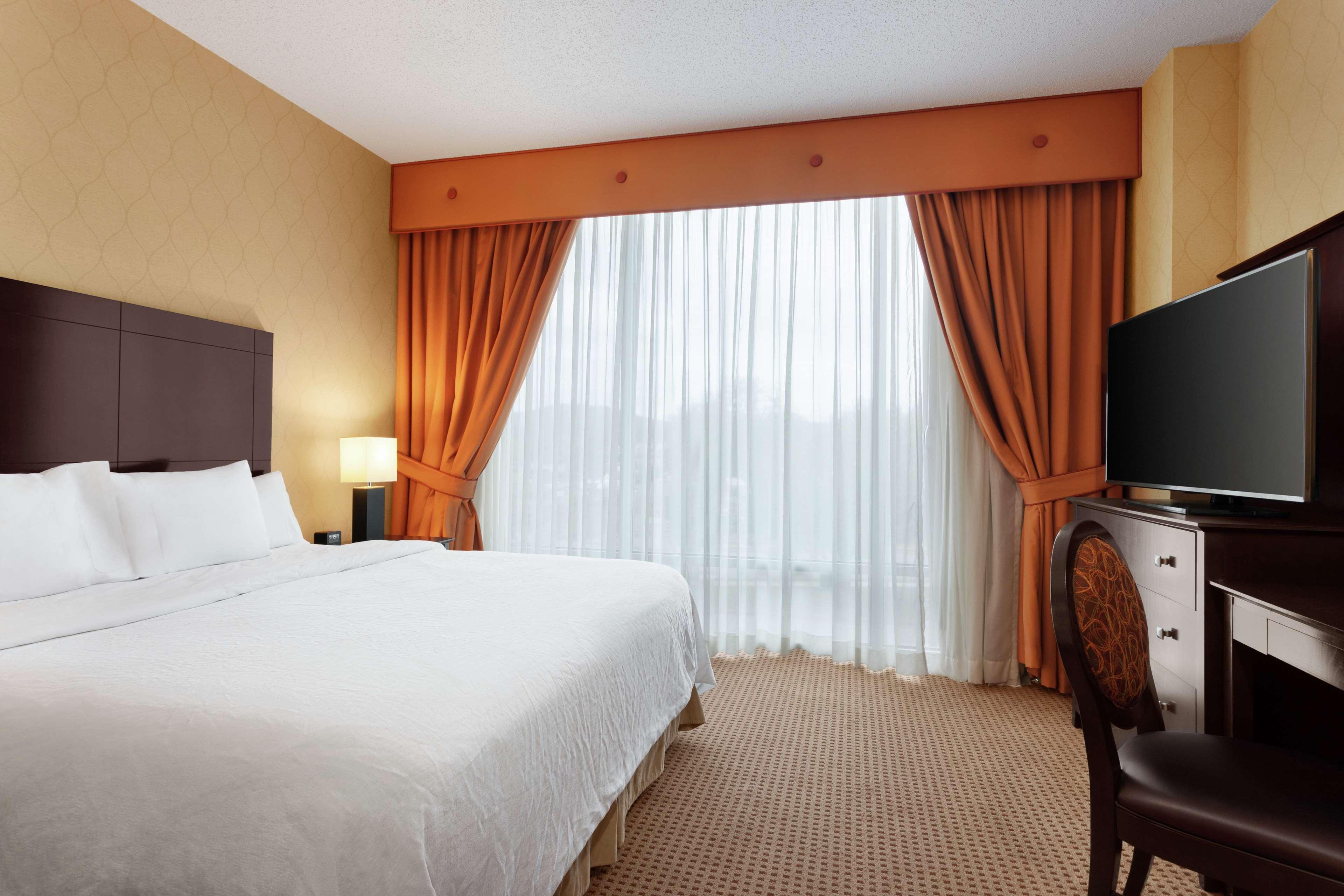 Embassy Suites Huntsville Bagian luar foto