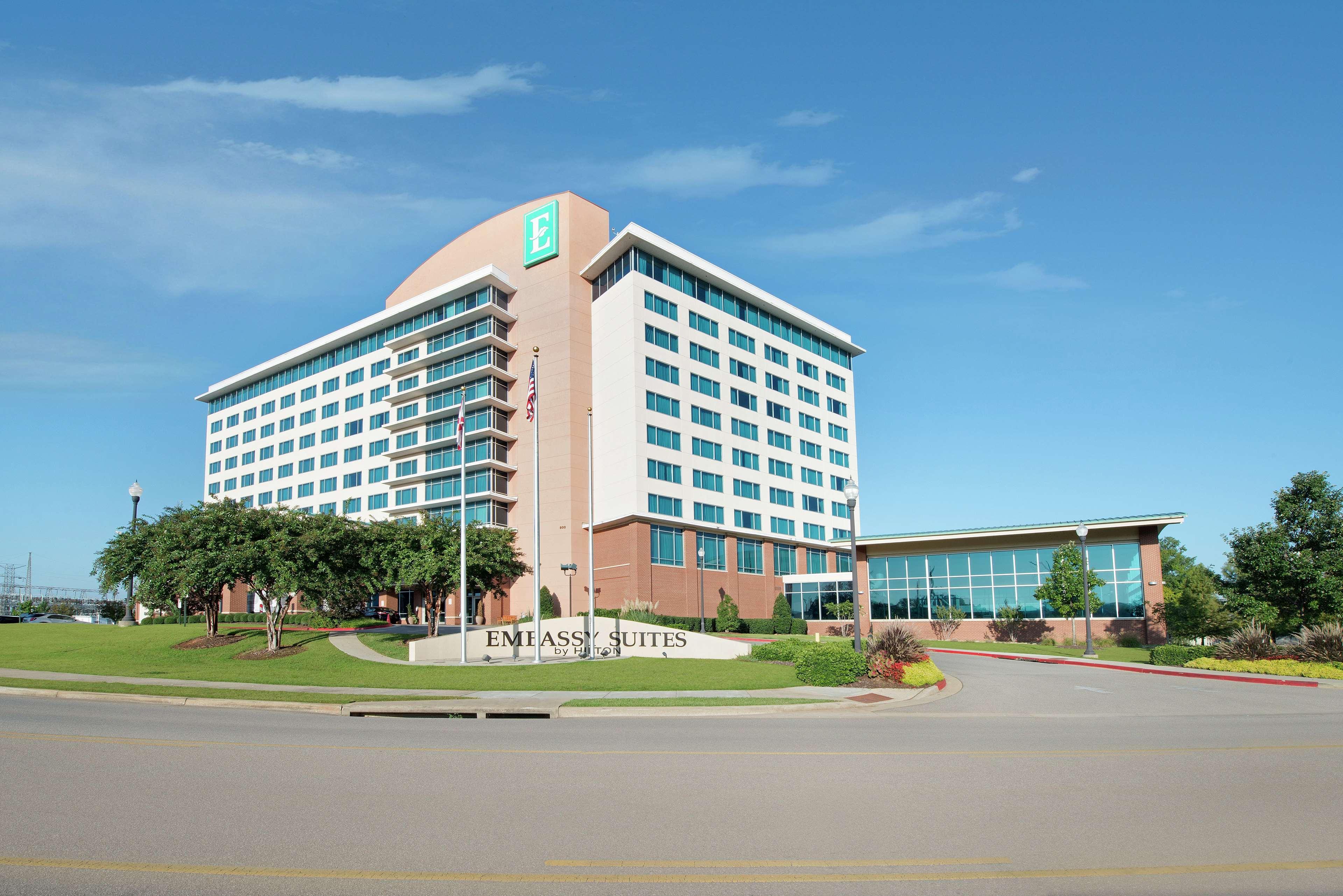 Embassy Suites Huntsville Bagian luar foto