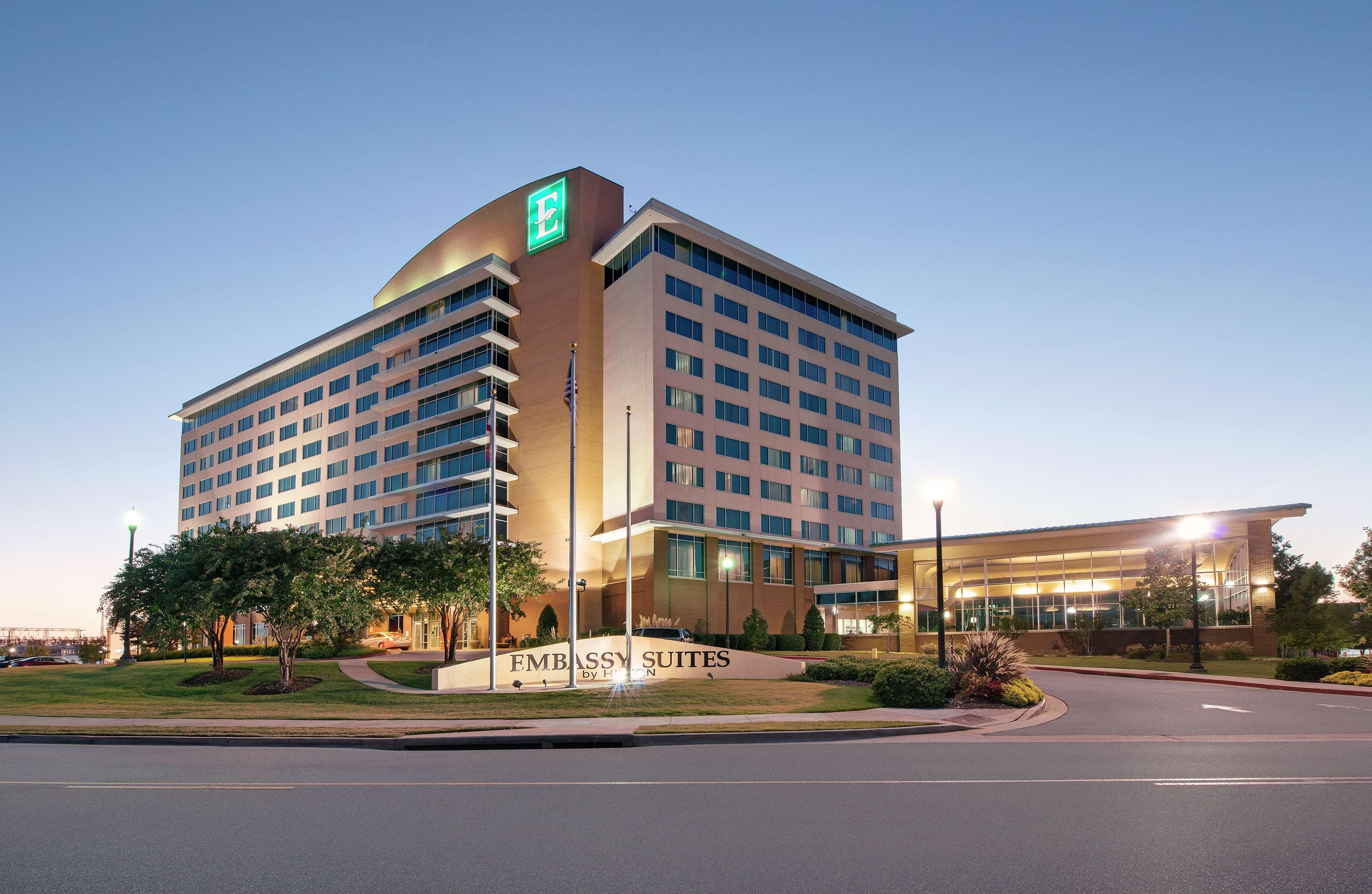 Embassy Suites Huntsville Bagian luar foto