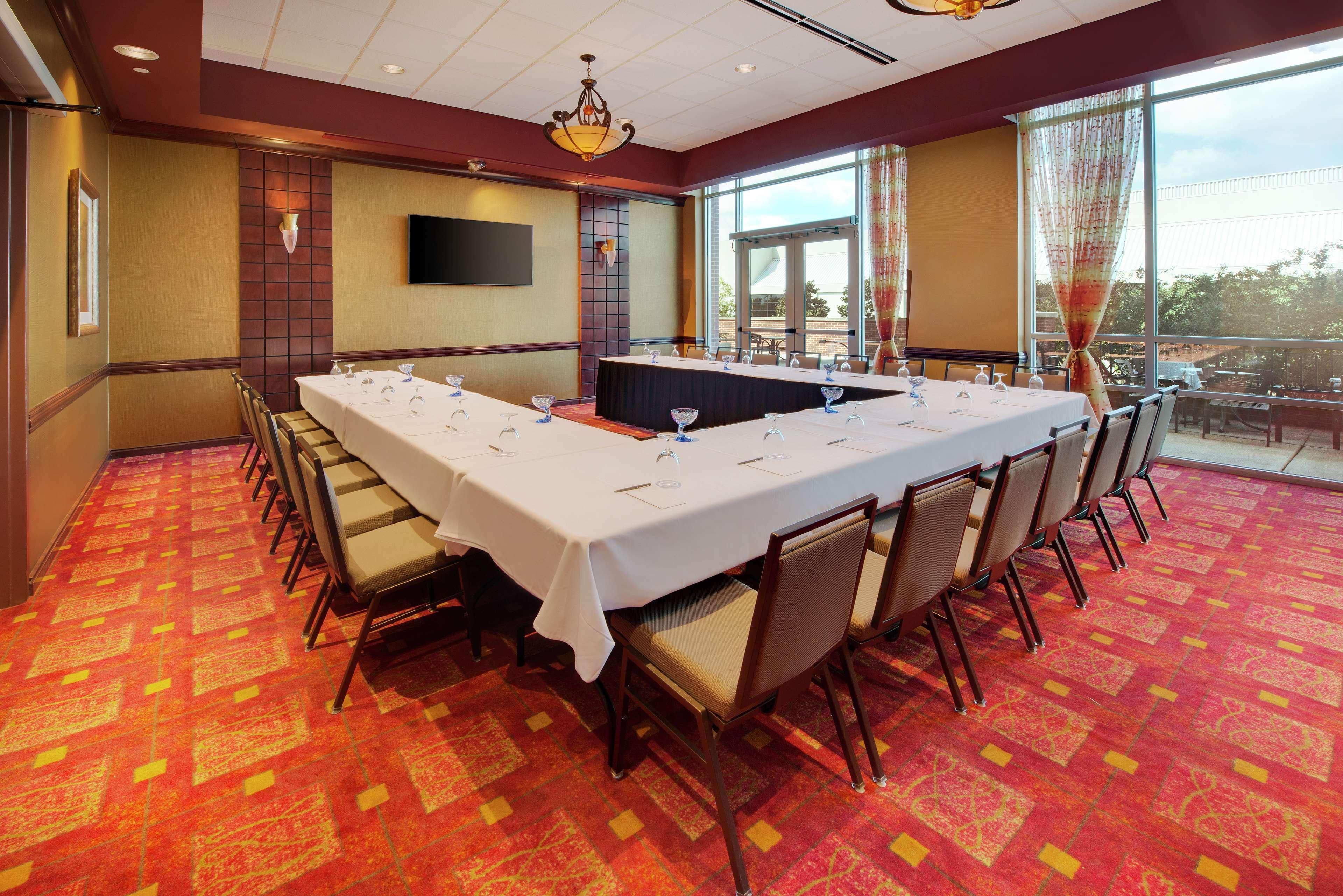 Embassy Suites Huntsville Bagian luar foto