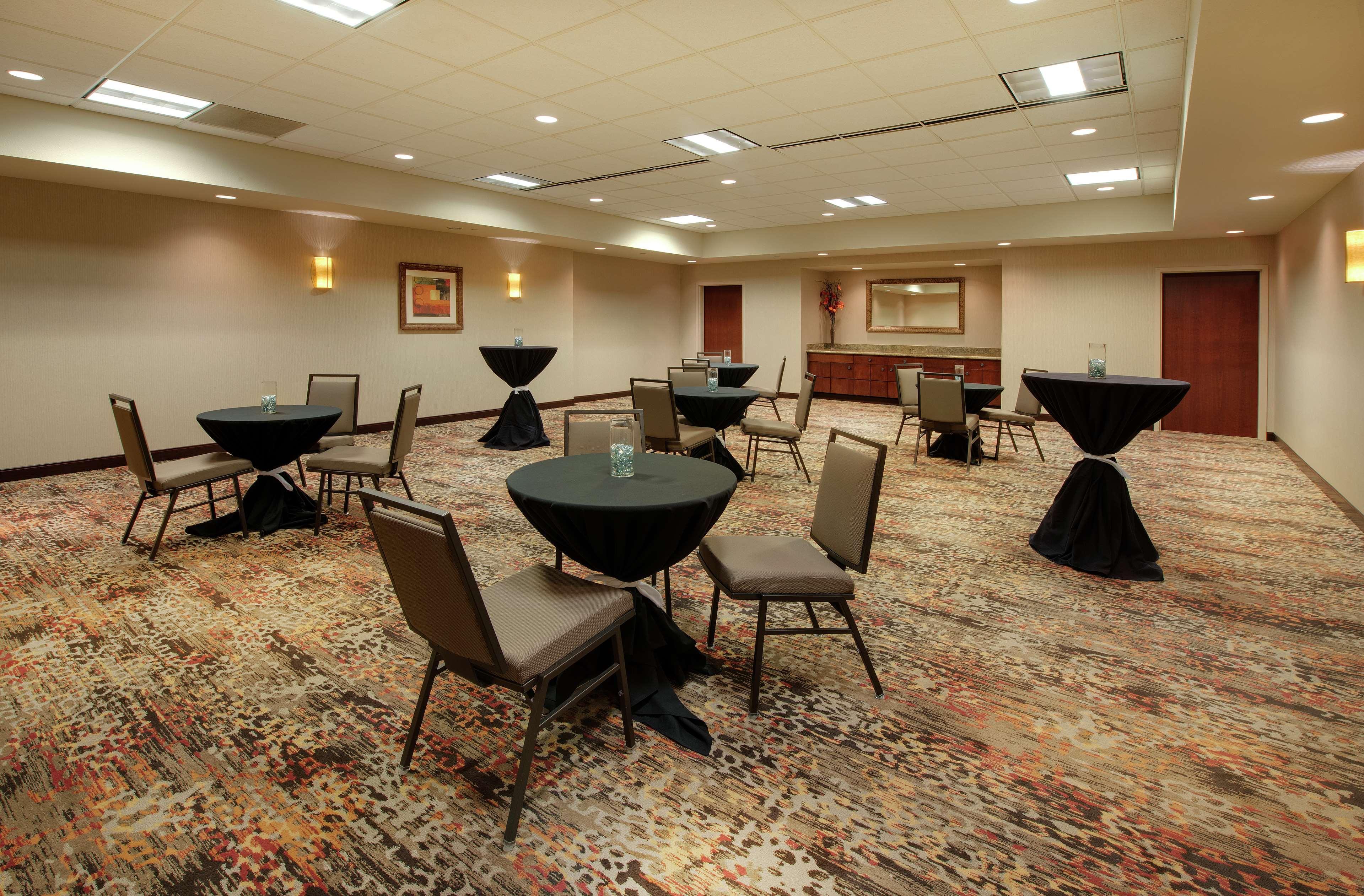 Embassy Suites Huntsville Bagian luar foto