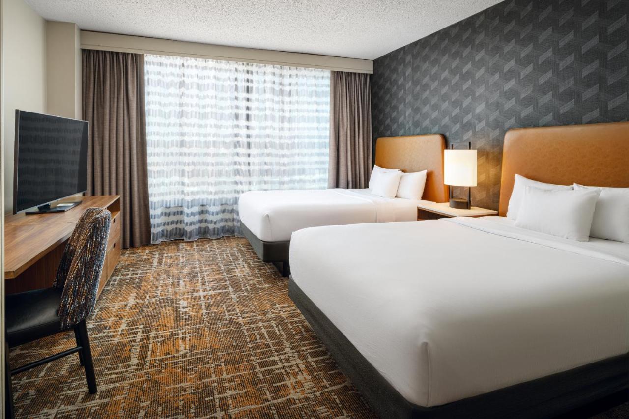 Embassy Suites Huntsville Bagian luar foto