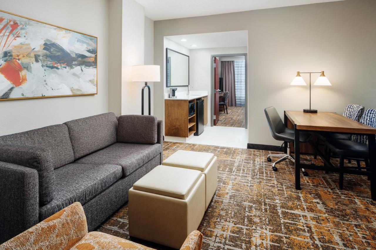 Embassy Suites Huntsville Bagian luar foto