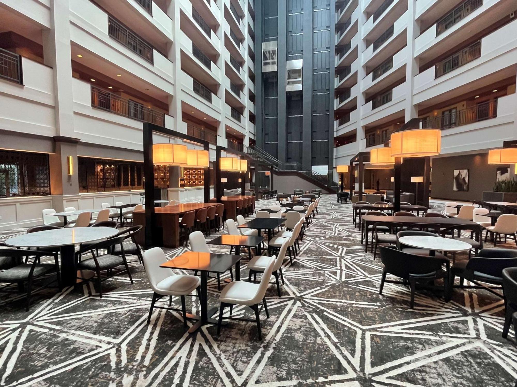 Embassy Suites Huntsville Bagian luar foto