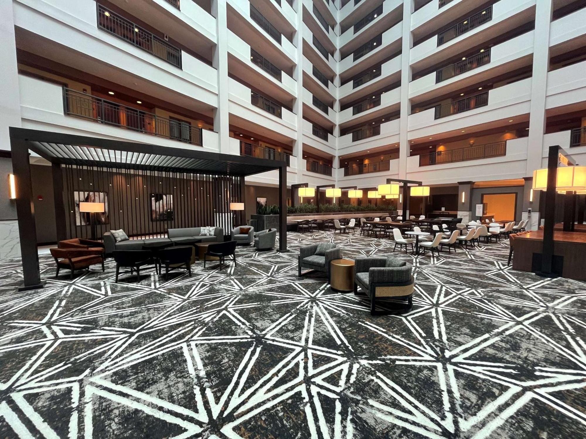 Embassy Suites Huntsville Bagian luar foto