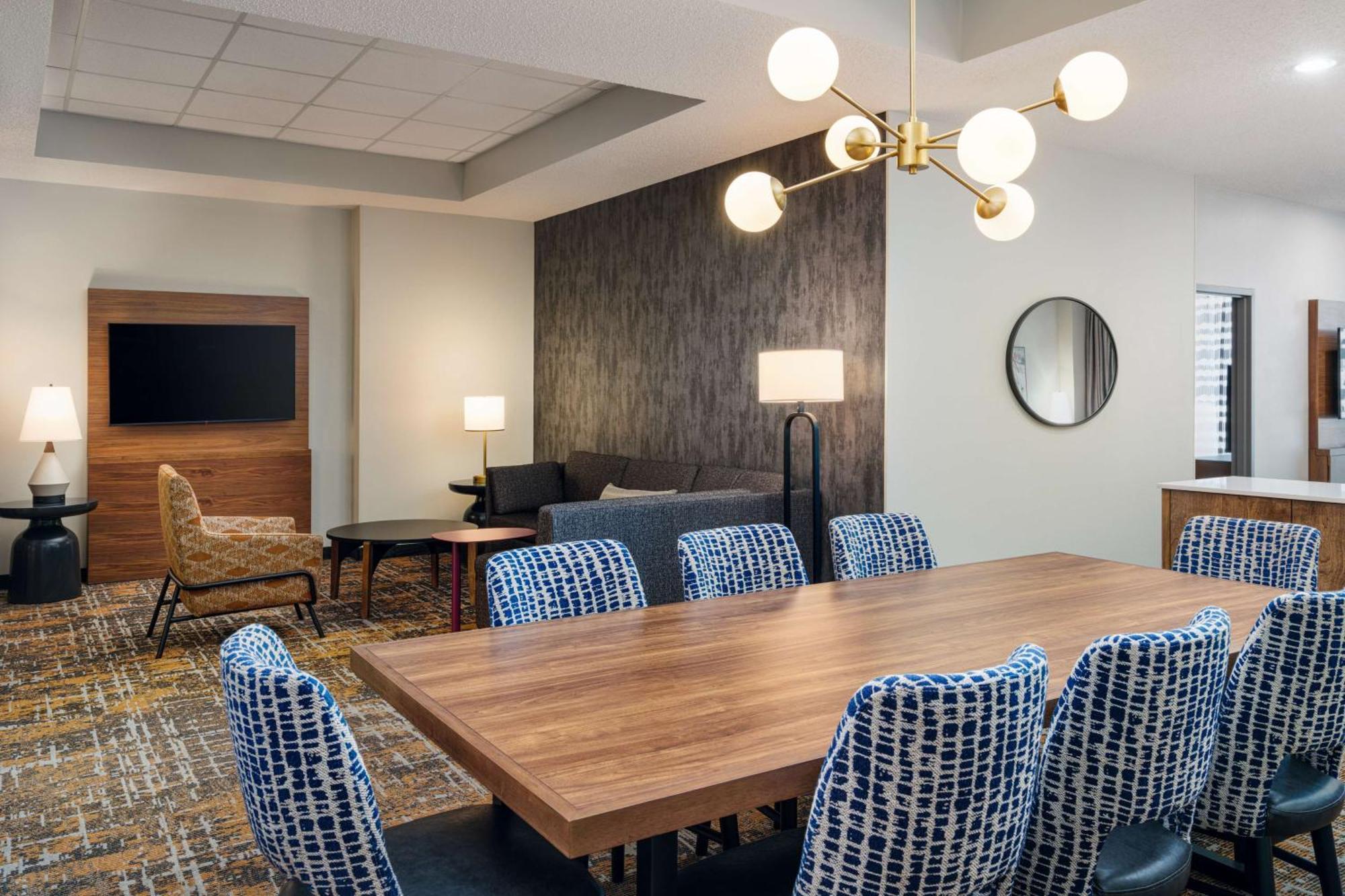 Embassy Suites Huntsville Bagian luar foto