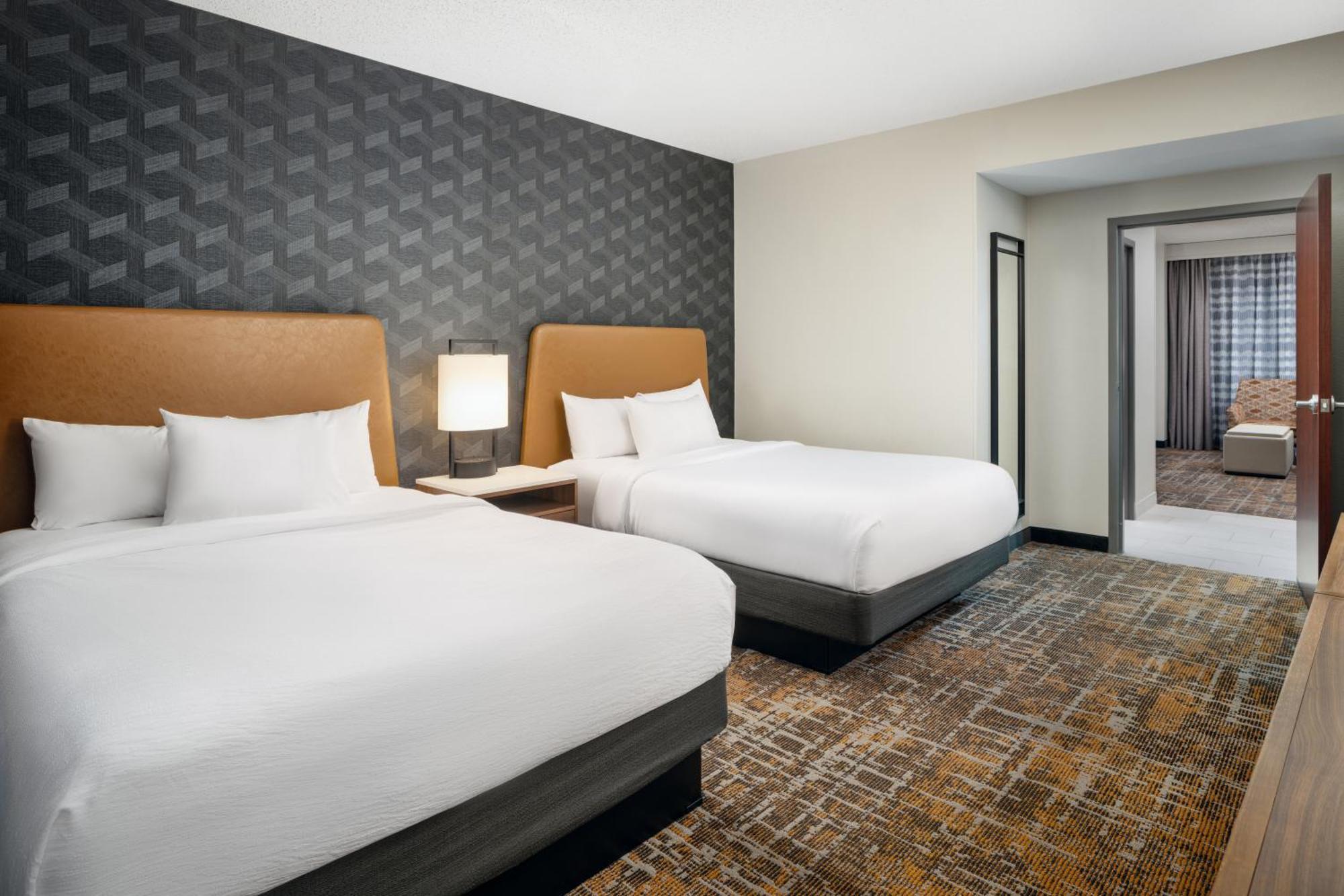 Embassy Suites Huntsville Bagian luar foto