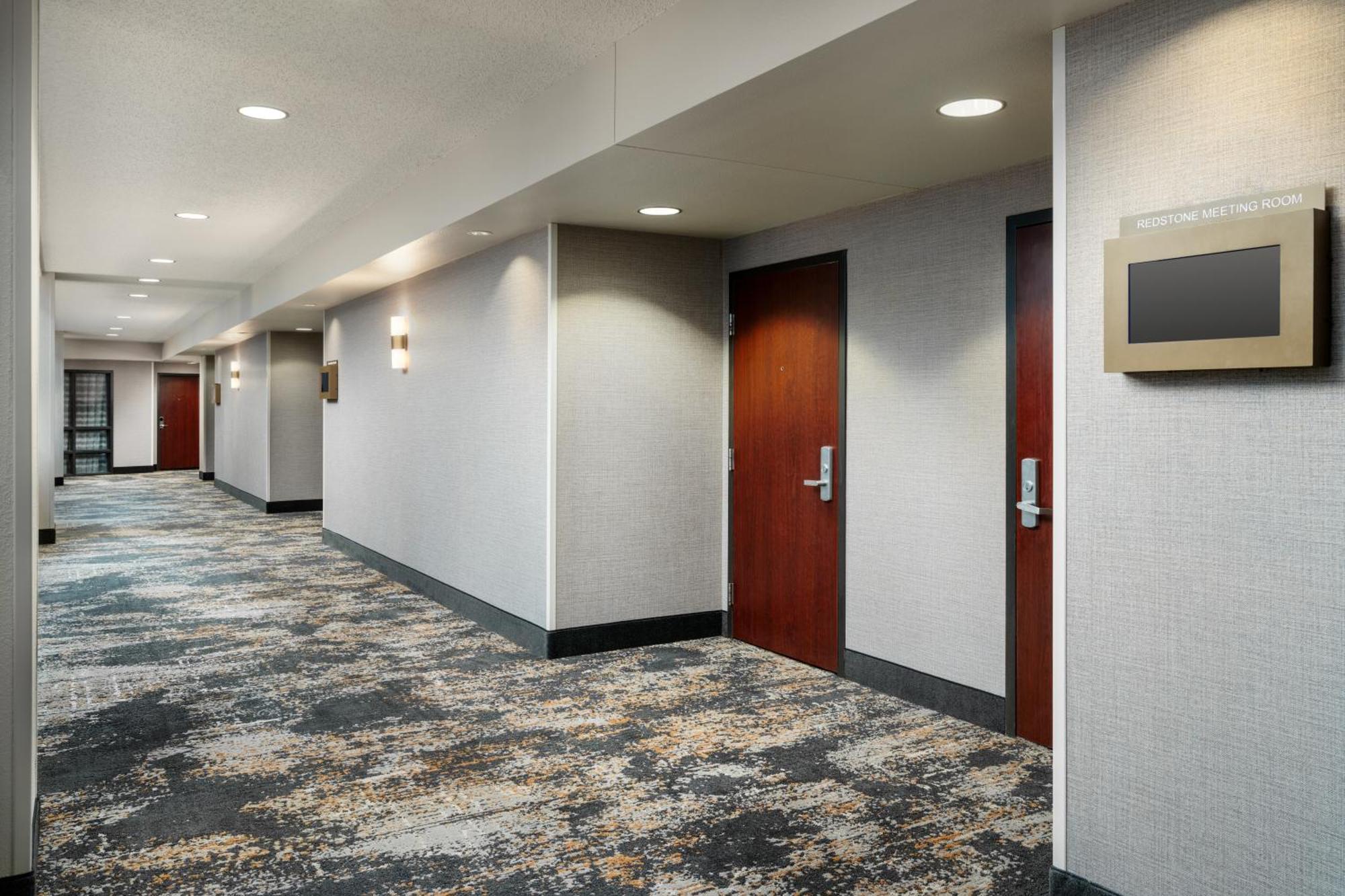 Embassy Suites Huntsville Bagian luar foto